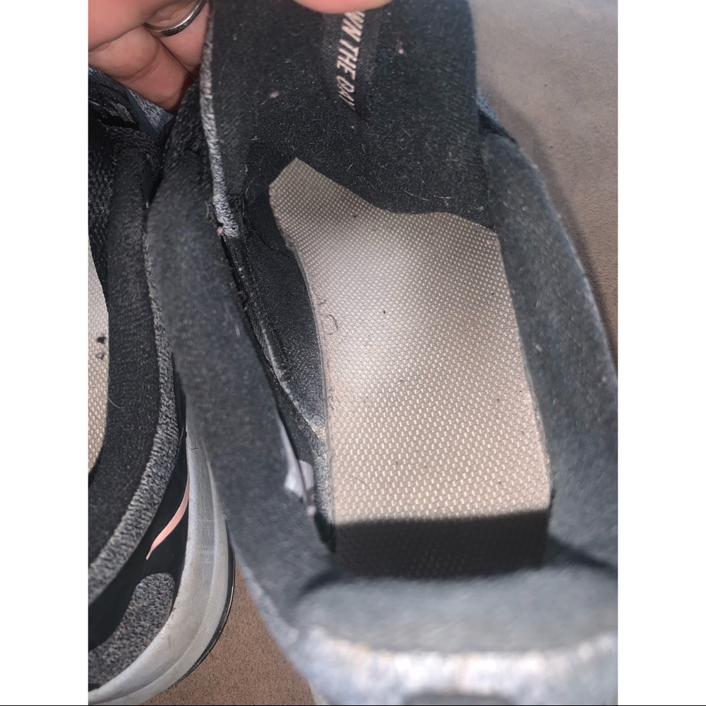 Well Used Women’s Nike’s Size 7 - Picture 3 of 11